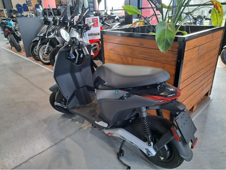 PIAGGIO 1 ACTIVE