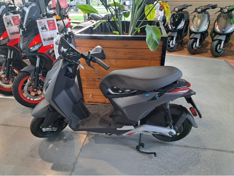 PIAGGIO 1 ACTIVE