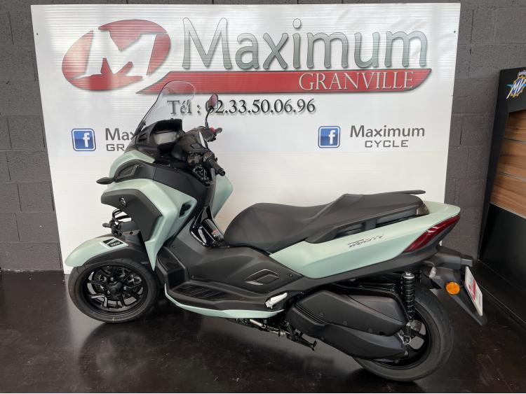 TRICITY 300