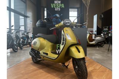 VESPA GTS SUPER SPORT